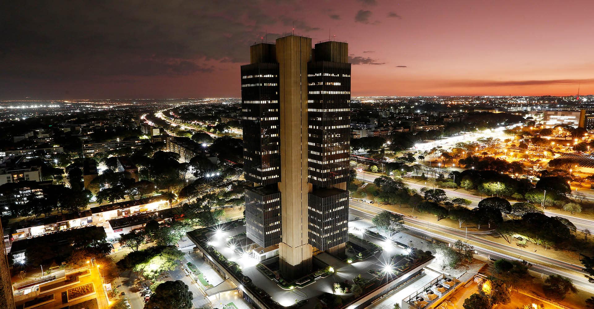 Copom reduz Selic a 13,75% ao ano em decisão unânime antes do primeiro turno