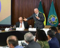 PSB oficializa apoio à reeleição de Lula e confirma Alckmin como vice