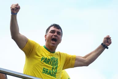 TSE mantém retirada de posts que ligam Flávio Bolsonaro a Nossa Senhora Aparecida