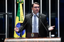 Fake news sobre Flávio Bolsonaro atinge quase 1 milhão de postagens