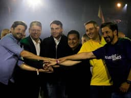 Tarcísio diz amar Bolsonaro ao ter candidatura à reeleição confirmada
