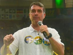 Flávio: "bandido será tirado de circulação em pé ou deitado"