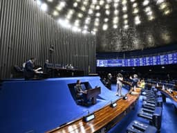 Senado aprova MP do fim da taxa das blusinhas; texto vai à sanção