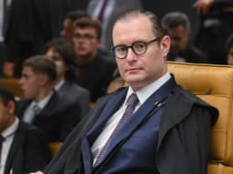 Zanin rebate Mendonça e reforça acesso a dados do celular de Vorcaro