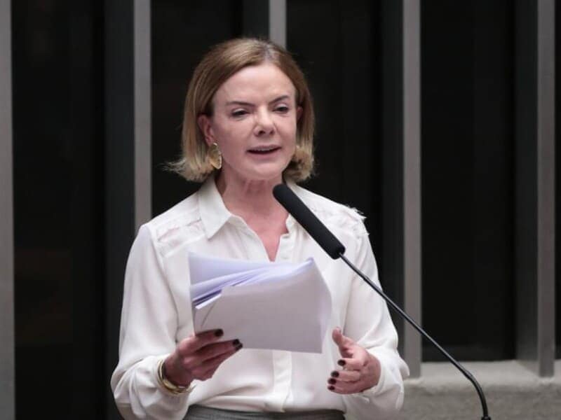 Gleisi Hoffmann pede ao TSE remoção de posts que atacam o voto feminino