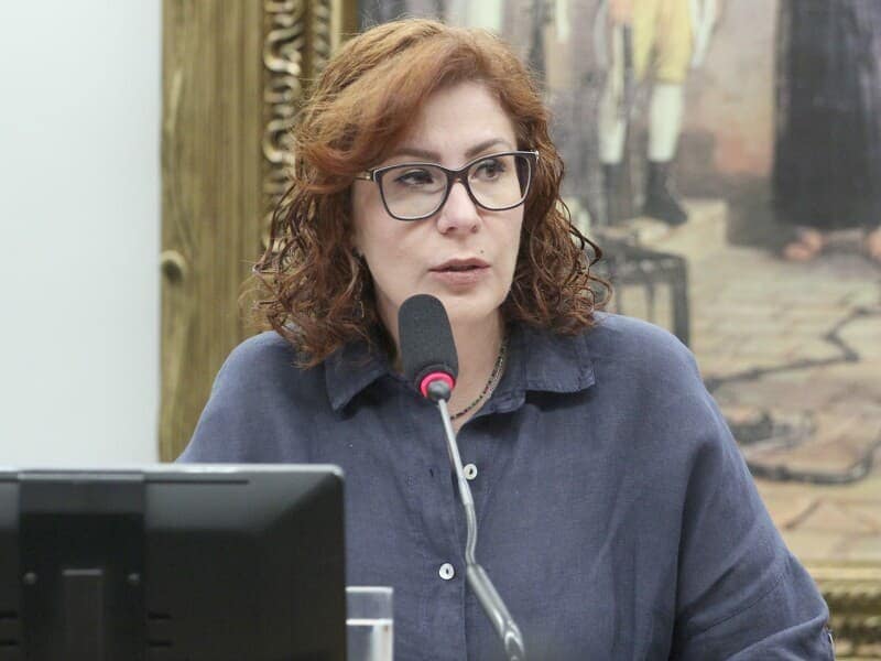 Carla Zambelli pede habeas corpus ao STF para votar no Brasil em 4 de outubro