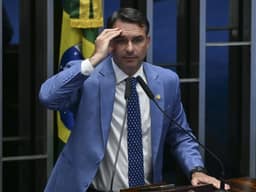 Flávio pede a Mendonça ação contra Lula por suposto favor a Vorcaro