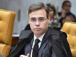 Mendonça manda derrubar posts sobre Flávio e Nossa Senhora Aparecida
