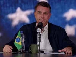 Campanha de Flávio vê usurpação em decisão de Dino sobre Nossa Senhora