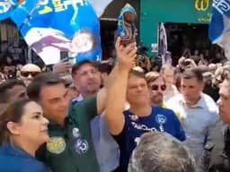 Flávio e Tarcísio erguem imagem de Nossa Senhora em SP após polêmica