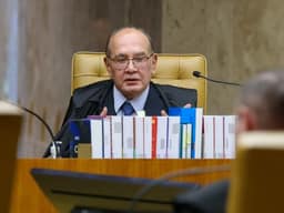 "Rachadinha": Gilmar mantém quebra de sigilo de ex-assessora de Flávio