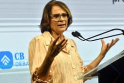 Damares celebra reaproximação entre Michelle e Flávio Bolsonaro