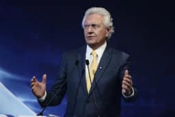 Caiado critica Lula e Flávio Bolsonaro por tarifaços de EUA, UE e China