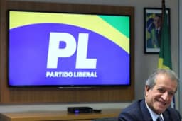 Valdemar entra em cena para conter crise no PL