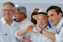 Lula agradece aliados na Bahia durante inauguração de hospital