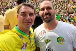 Flávio e Eduardo Bolsonaro culpam Lula e PT por eliminação do Brasil na Copa