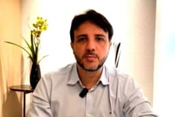 Renan Santos apresenta pedido de impeachment de Moraes e Toffoli