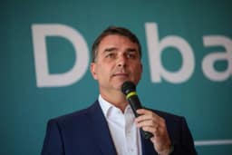 Flávio troca comando da comunicação e entrega campanha a Duda Lima