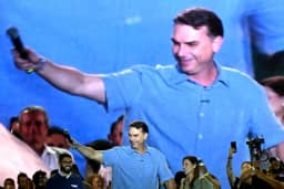 Centrão se afasta de Flávio