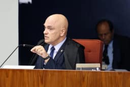 Alexandre de Moraes propõe volta do diploma para jornalista