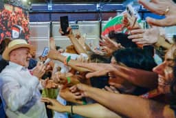 Campanha de Lula celebra decisões do TSE contrárias a Flávio