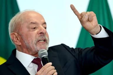 Alcolumbre adia votação da PEC do fim da escala 6x1 e Lula culpa Flávio Bolsonaro