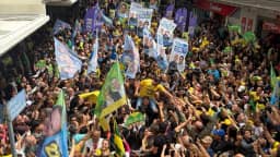 Flávio volta ao local da facada em Bolsonaro: 'Segundo nascimento'