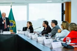 Lula chama de 'falso' discurso de que fim da taxa das blusinhas prejudica o varejo