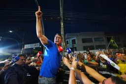 Flávio Bolsonaro pede cassação da chapa Lula-Alckmin