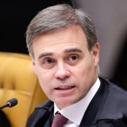 Defesa de Flávio fez 4 pedidos seguidos para caso 'Dark Horse' ficar com Mendonça em vez de Dino
