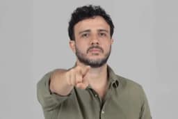 Renan Santos é de direita ou esquerda? Entenda a posição do candidato