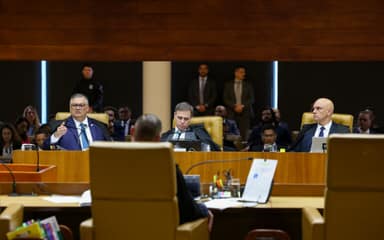 Pedido de vista de Flávio Dino suspende julgamento no STF sobre Moraes no caso Master