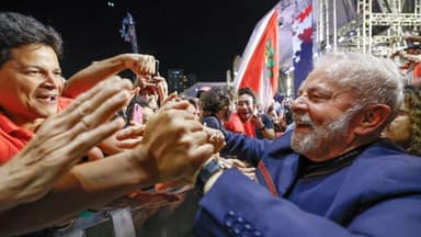 Lula abre quase 20 pontos sobre Flávio Bolsonaro em MG, diz pesquisa