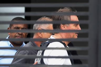 Bolsonaro pede 90 dias ao STF antes que Exército decida sobre suas armas