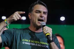 PSOL e Rede tentam barrar carreata de Flávio Bolsonaro: "campanha antecipada"