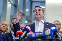 Em novo ataque, Flávio Bolsonaro compara Moraes a ‘demônio’ e ‘tirano’ em evento no ES
