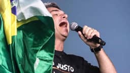 Flávio Bolsonaro critica proibição das bets e acusa Lula de “estelionato eleitoral”