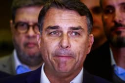 TSE suspende propaganda de Lula que expõe “currículo” de Flávio Bolsonaro com rachadinha e Master