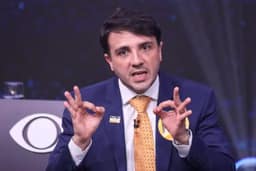 Candidatura de Renan Santos é adiada: “indícios de ilicitude”