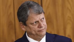 Perícia contradiz versão de Tarcísio sobre abordagem da PM a motorista de Haddad