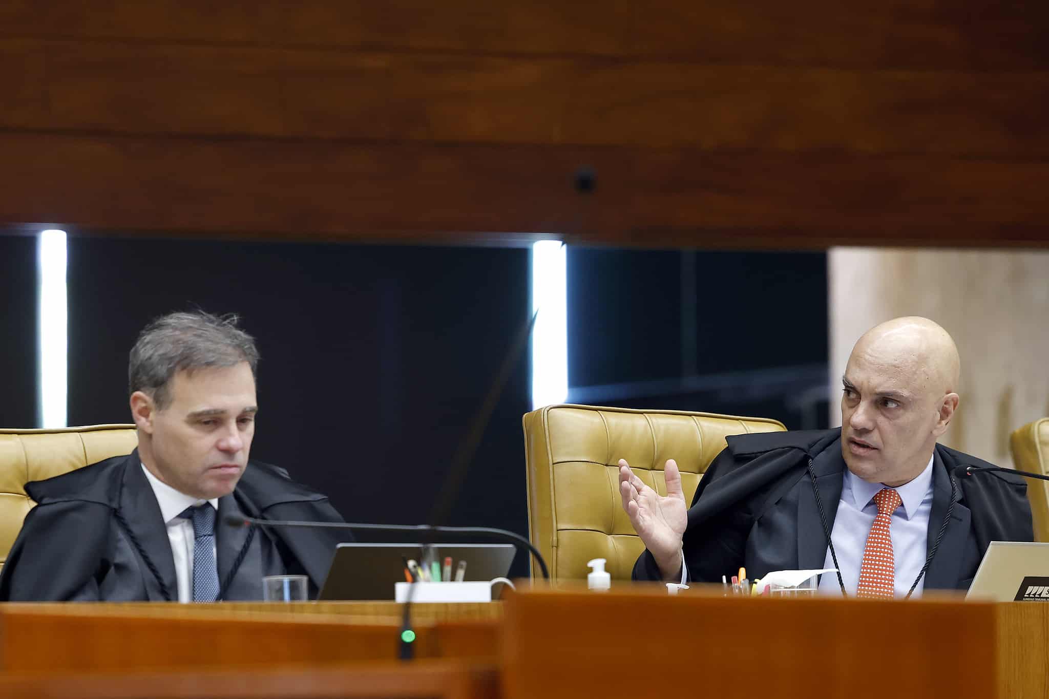 Mendonça afasta chefe da Polícia Federal e Moraes pede investigação no STF