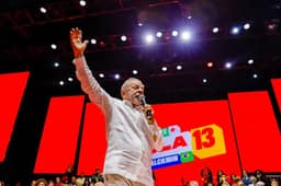 Lula manda recado a Flávio e diz que Planalto não pode ter miliciano