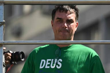 Flávio Bolsonaro pede ao STF que afaste Flávio Dino de ações sobre Lula e a eleição