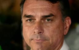 Flávio Bolsonaro fugiu do Brasil pela Argentina e seguiu de jato para o Equador; Trump diz que aprova sua ida aos EUA