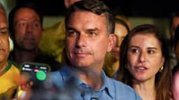 Vantagem de Flávio Bolsonaro no primeiro turno revela força do bolsonarismo, diz imprensa francesa