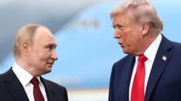 Kremlin comemora decisão de Trump de suspender sanções contra a Rússia