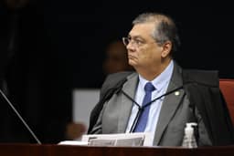 Fachin rejeita pedido para afastar Dino de processos relacionados a Flávio, Lula e eleições 2026
