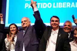 Flávio Bolsonaro declara R$ 8,2 milhões em bens ao TSE; vice informa R$ 565 mil