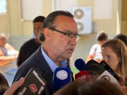 Augusto Cury vota no interior de SP e diz que tem projeto mais robusto da história e critica polarização