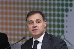Mendonça não pretende deixar relatoria do caso Master apesar de sugestões de bastidores